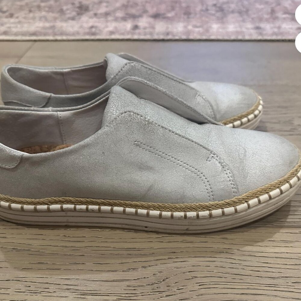 J/Slides NYC Kayla Metallic Gray Slip-on Sneakers Whipstitch size 7.5